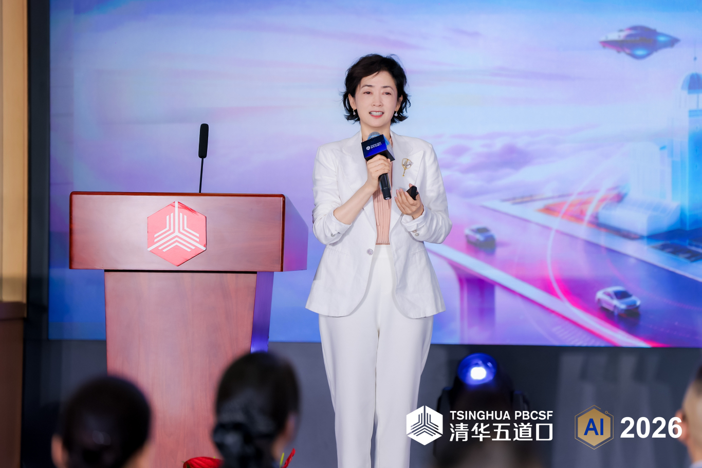 贾莉.jpg 贾莉.jpg